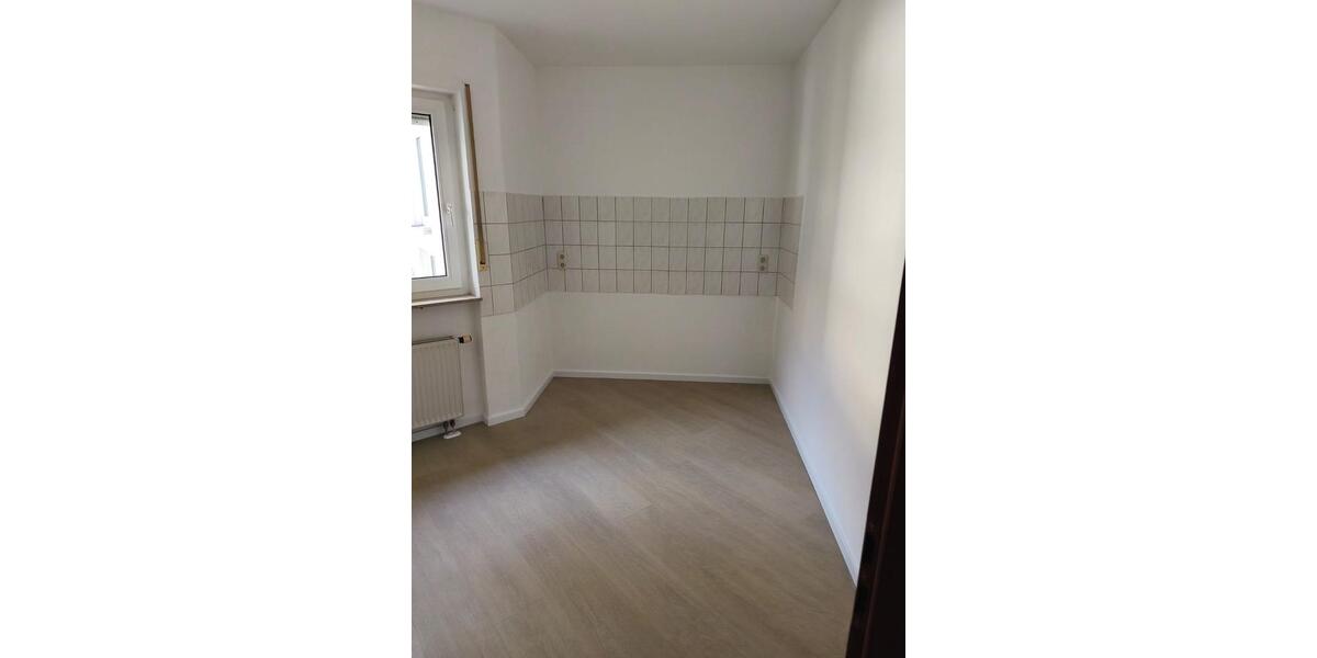Etagenwohnung Glauchau - 2 Zimmer, 64 m&sup2;, 380&euro; | Angebot:24493210