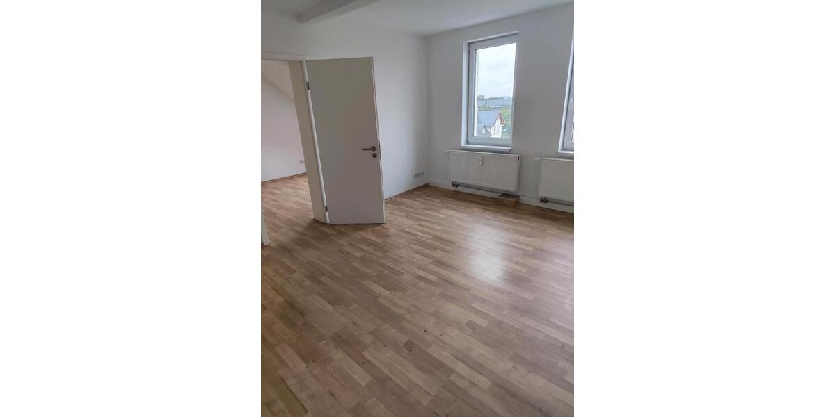 Dachgeschoßwohnung Glauchau - 3 Zimmer, 59 m&sup2;, 350&euro; | Angebot:25100562