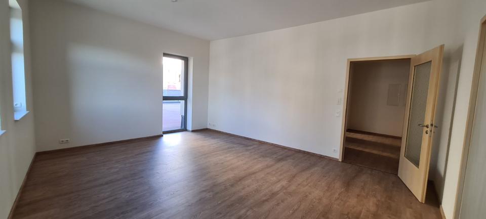 Etagenwohnung Reichenbach im Vogtland - 2 Zimmer, 84 m&sup2;, 484&euro; | Angebot:25375140