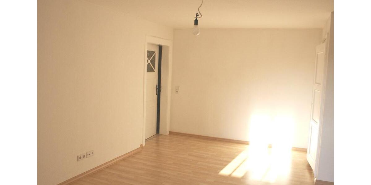 Dachgeschoßwohnung Gornsdorf - 3 Zimmer, 109 m&sup2;, 650&euro; | Angebot:21021414