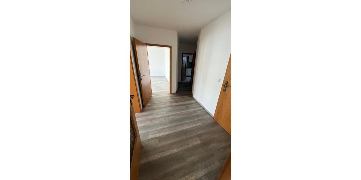 Hochparterre Werdau - 4 Zimmer, 90 m&sup2;, 475&euro; | Angebot:24417980