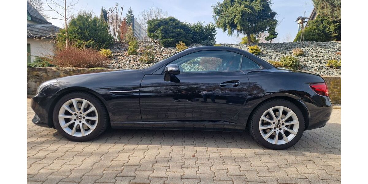 Mercedes-Benz SLC 180 21.700 km 29.900 &euro; Schneeberg 08289