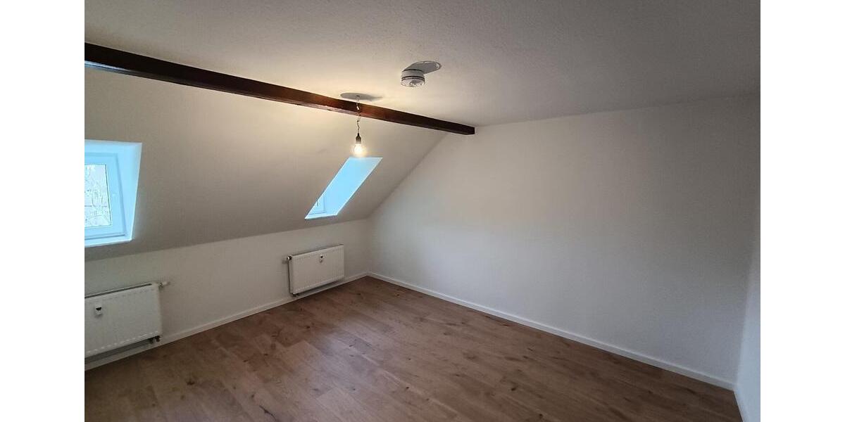 Dachgeschoßwohnung Reichenbach im Vogtland - 3 Zimmer, 74 m&sup2;, 450&euro; | Angebot:25219041