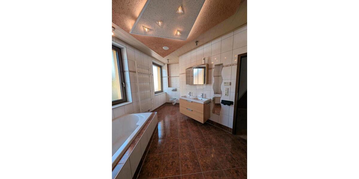 Erdgeschoßwohnung Zwickau Cainsdorf - 4 Zimmer, 134 m&sup2;, 670&euro; | Angebot:26339657