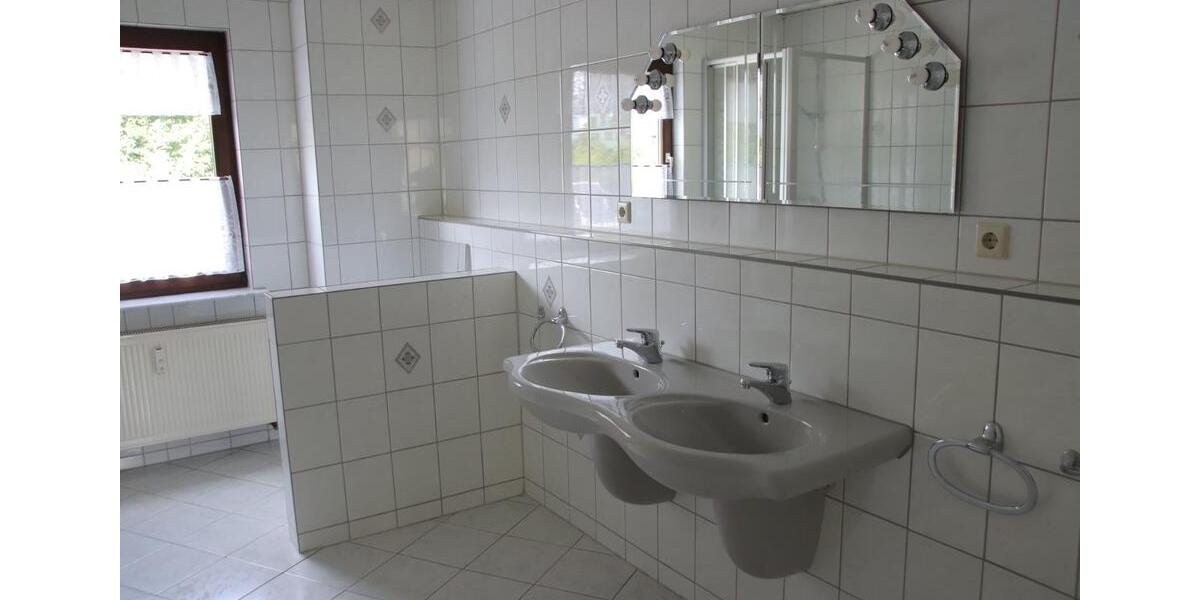 Doppelhaushälfte Crimmitschau - 12 Zimmer, 170 m&sup2;, 125.000&euro; | Angebot:25538408