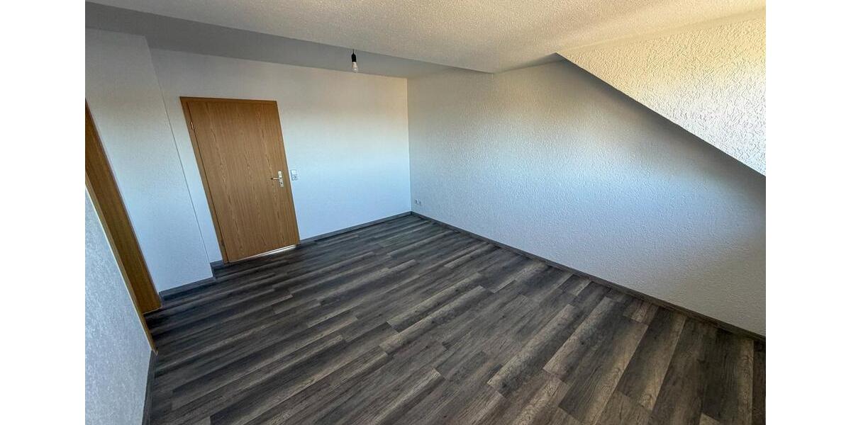 Dachgeschoßwohnung Werdau - 3 Zimmer, 67 m&sup2;, 334&euro; | Angebot:26131598