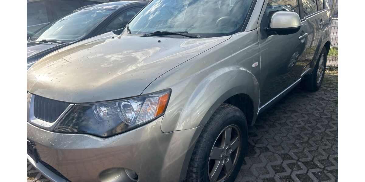 Mitsubishi Outlander 320.000 km 1.850 &euro; zwickau 08064