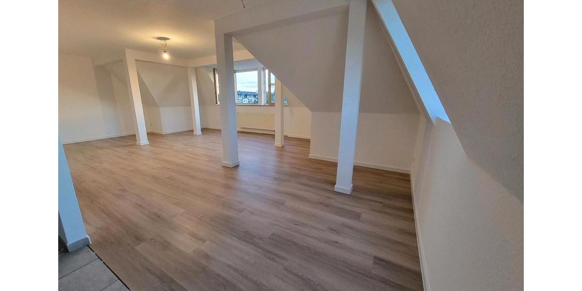 Dachgeschoßwohnung Zwickau Zwickau-Nord - 3 Zimmer, 61 m&sup2;, 400&euro; | Angebot:24021413
