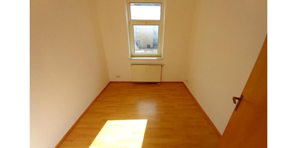 Etagenwohnung Werdau - 3 Zimmer, 66 m&sup2;, 330&euro; | Angebot:25540951