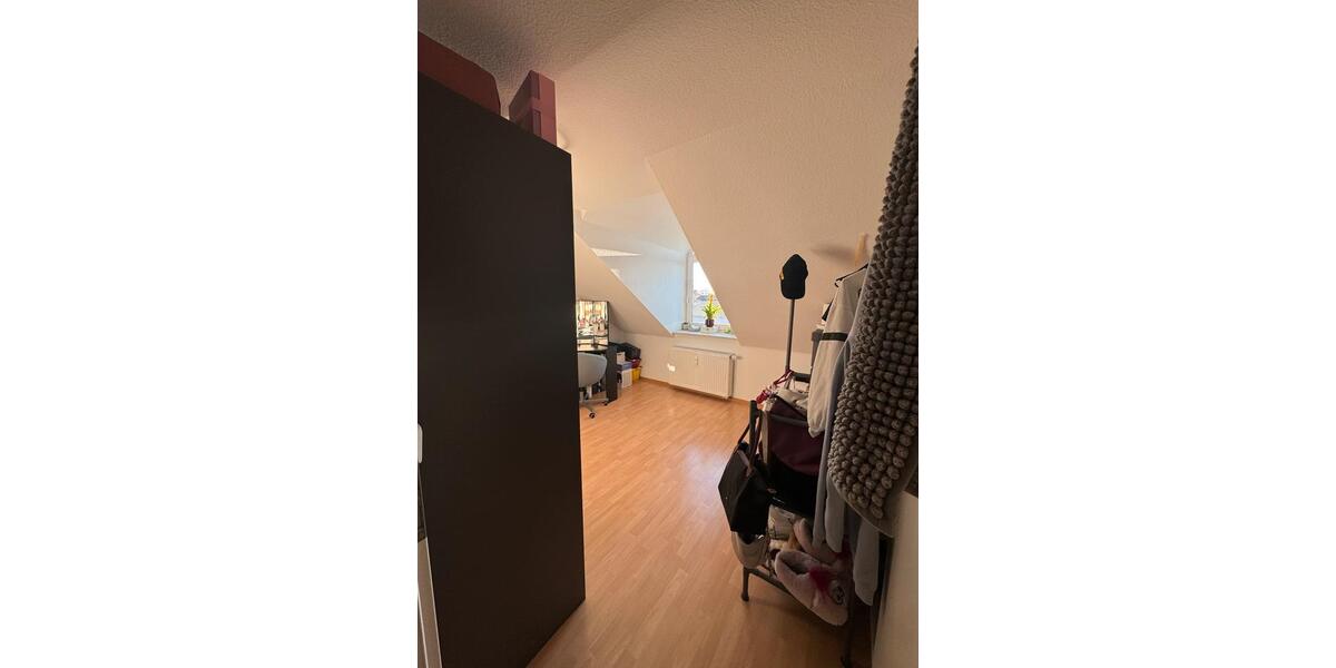 Dachgeschoßwohnung Schmölln - 4 Zimmer, 69 m&sup2;, 430&euro; | Angebot:25641959