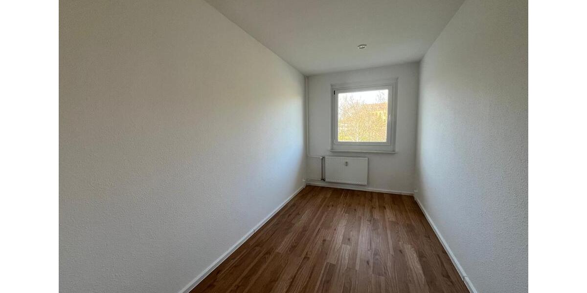 Etagenwohnung Zwickau Neuplanitz - 4 Zimmer, 90 m&sup2;, 449&euro; | Angebot:22043023