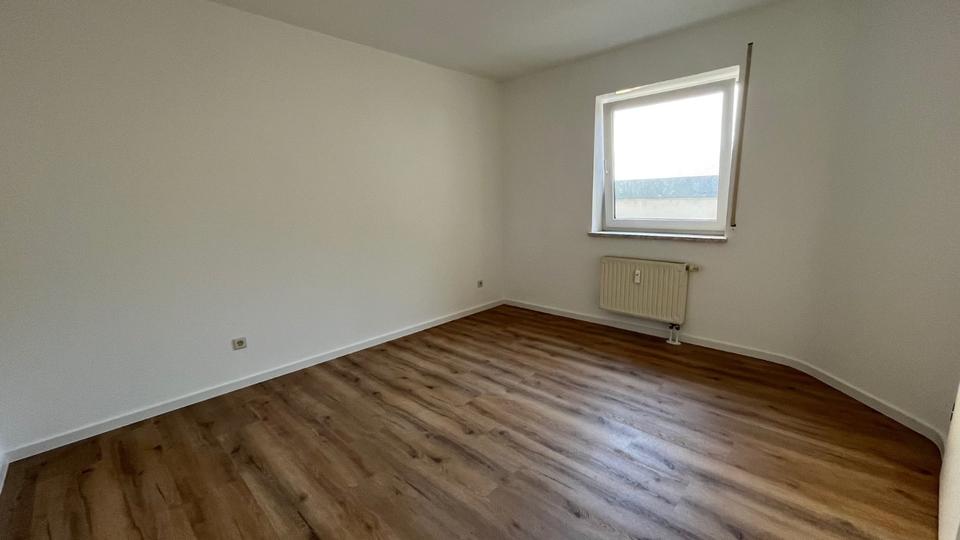 Dachgeschoßwohnung Reichenbach im Vogtland - 3 Zimmer, 77 m&sup2;, 464&euro; | Angebot:25056006