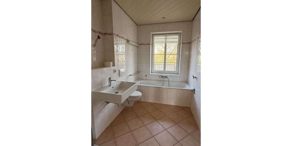 Etagenwohnung Zwickau Pölbitz - 3.5 Zimmer, 71 m&sup2;, 480&euro; | Angebot:26017892