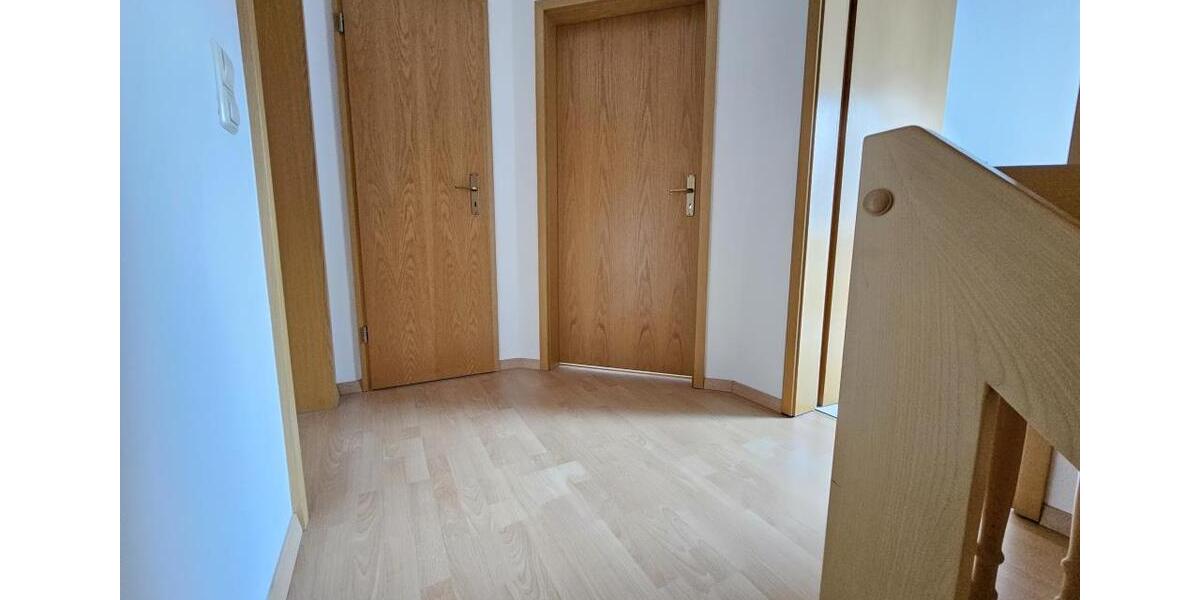 Dachgeschoßwohnung Zwickau - 3 Zimmer, 71 m&sup2;, 448&euro; | Angebot:25362054