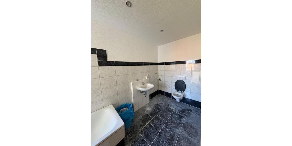 Etagenwohnung Glauchau - 4 Zimmer, 93 m&sup2;, 600&euro; | Angebot:26676962