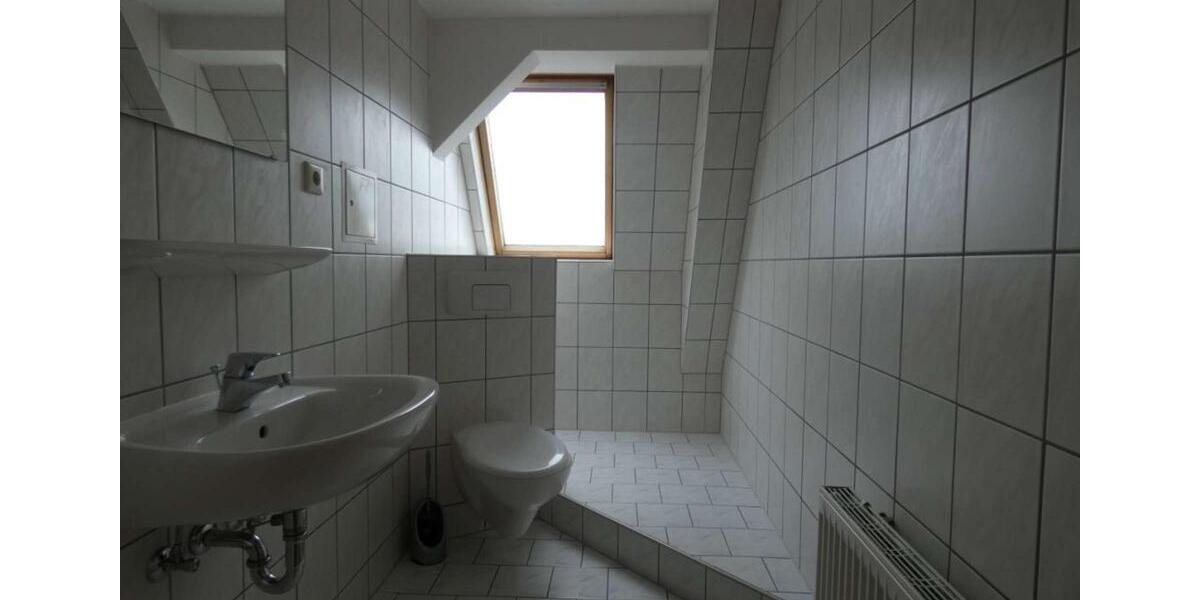 Dachgeschoßwohnung Zwickau - 3 Zimmer, 85 m&sup2;, 430&euro; | Angebot:19088361