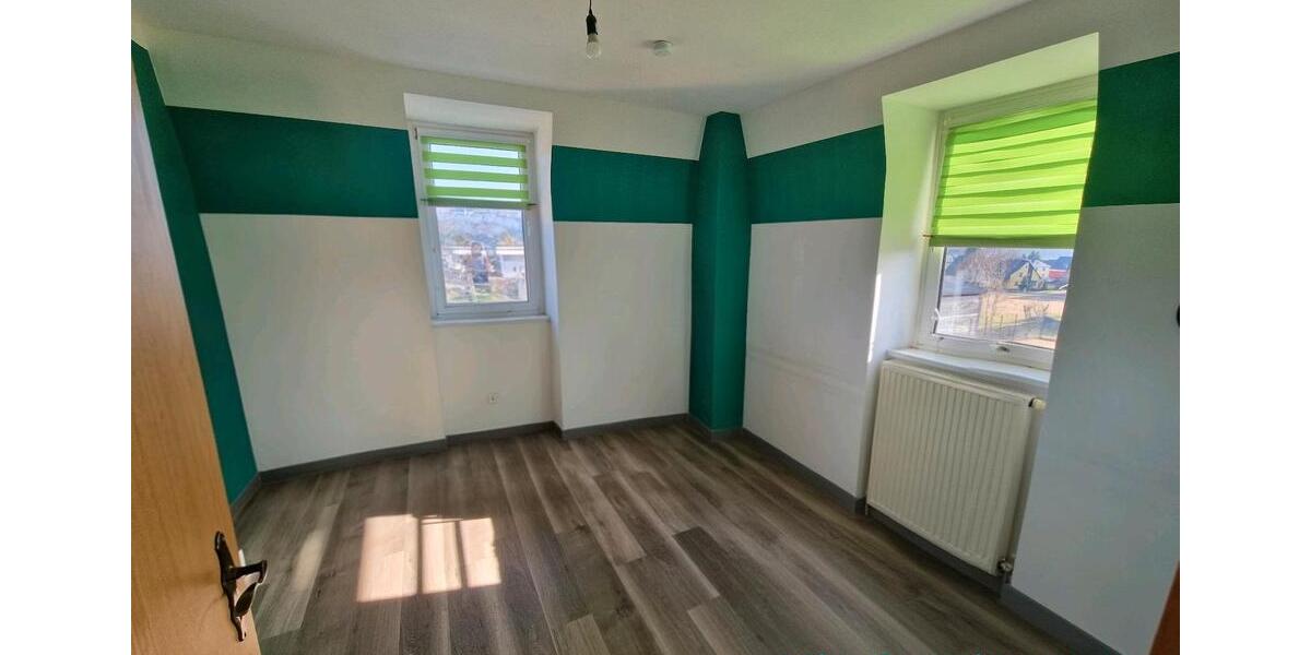 Hochparterre Lauter-Bernsbach Bernsbach - 5 Zimmer, 105 m&sup2;, 693&euro; | Angebot:24840388