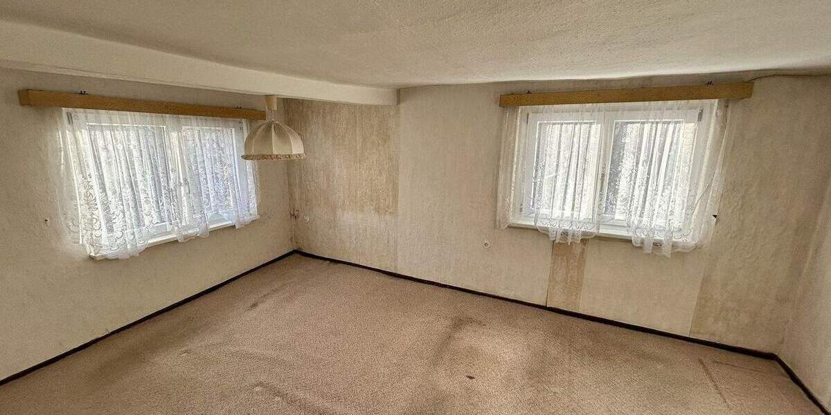 Einfamilienhaus Treuen - 7 Zimmer, 95 m&sup2;, 29.000&euro; | Angebot:25686179