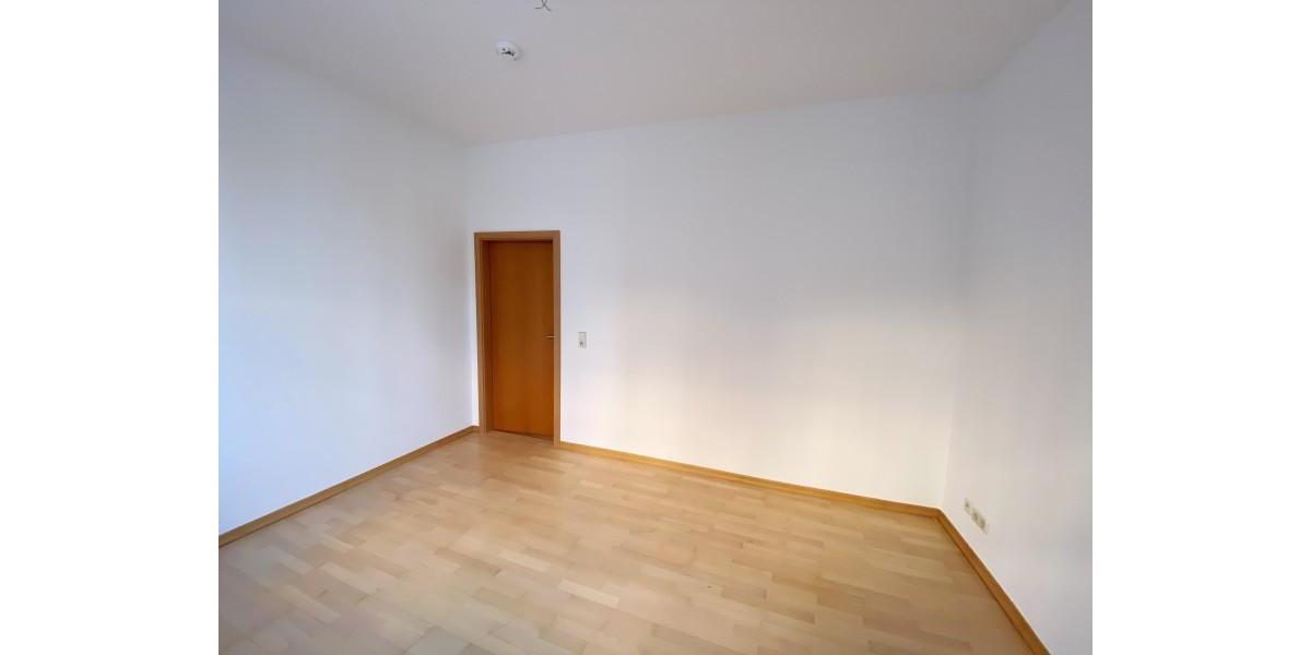 Etagenwohnung Reichenbach im Vogtland - 3 Zimmer, 81 m&sup2;, 490&euro; | Angebot:25054405