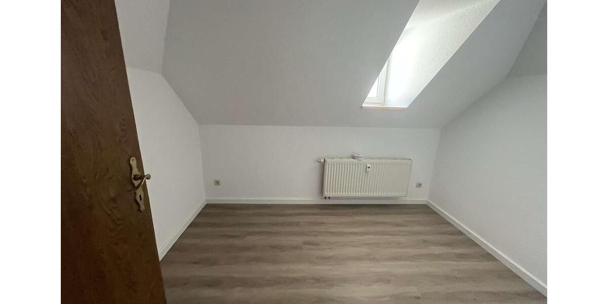 Dachgeschoßwohnung Reichenbach im Vogtland - 4 Zimmer, 77 m&sup2;, 380&euro; | Angebot:26168702