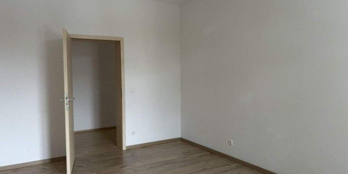 Etagenwohnung Zwickau Pölbitz - 3 Zimmer, 93 m&sup2;, 560&euro; | Angebot:25707538