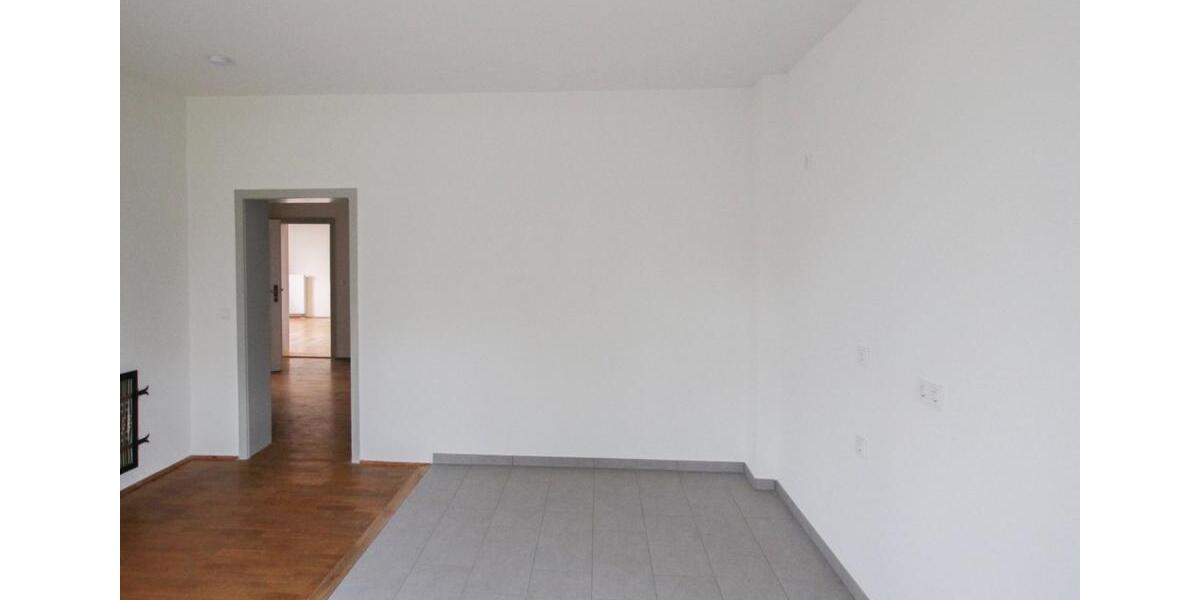 Hochparterre Hohenstein-Ernstthal Ernstthal - 3 Zimmer, 109 m&sup2;, 625&euro; | Angebot:25937062