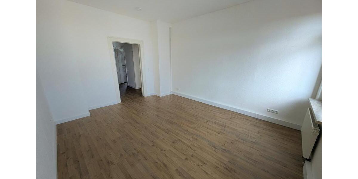 Etagenwohnung Meerane - 3 Zimmer, 85 m&sup2;, 400&euro; | Angebot:25945656