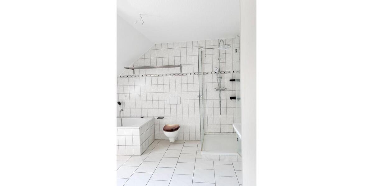 Dachgeschoßwohnung Meerane - 4 Zimmer, 127 m&sup2;, 735&euro; | Angebot:25749736