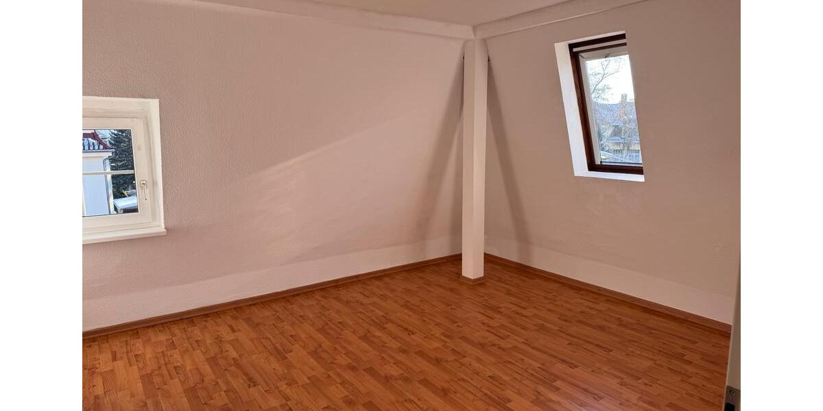 Dachgeschoßwohnung Meerane - 2 Zimmer, 65 m&sup2;, 359&euro; | Angebot:23628966