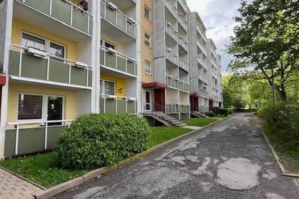 Wohnung Zwickau Neuplanitz - 4 Zimmer, 70 m&sup2;, 400&euro; | Angebot:26673972