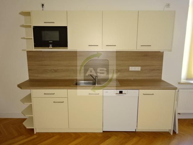 Etagenwohnung Zwickau - 3 Zimmer, 151 m&sup2;, 1.150&euro; | Angebot:22591272