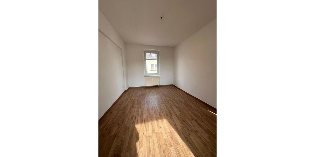 Etagenwohnung Glauchau - 3 Zimmer, 68 m&sup2;, 390&euro; | Angebot:26676976
