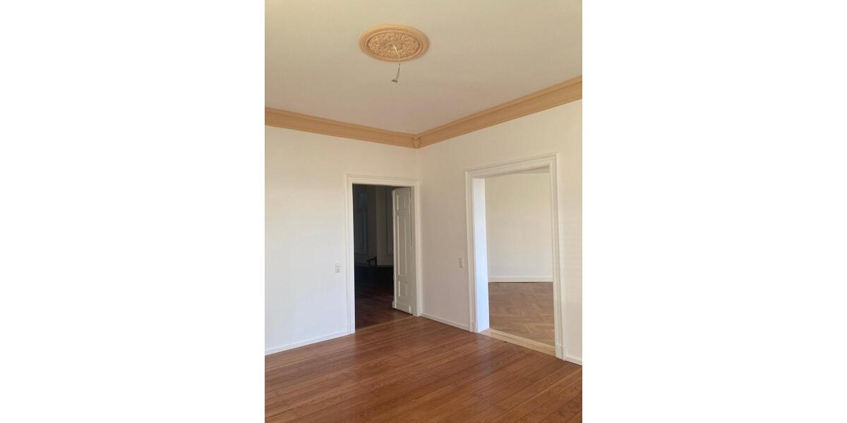 Etagenwohnung Reichenbach im Vogtland - 5 Zimmer, 150 m&sup2;, 900&euro; | Angebot:24851263