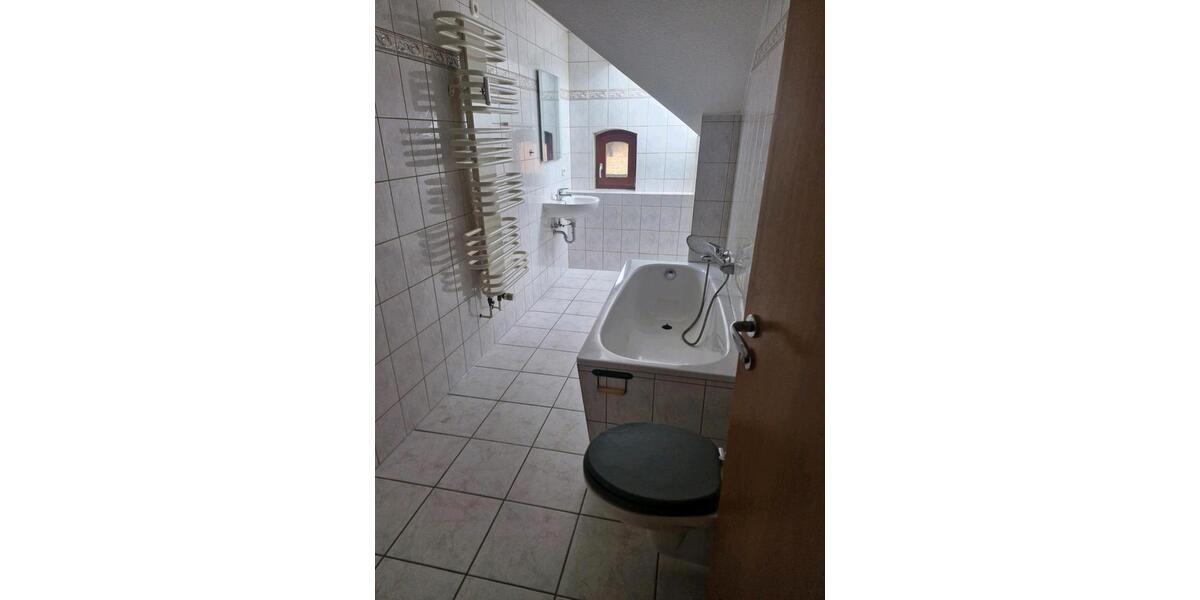 Dachgeschoßwohnung Crimmitschau - 2 Zimmer, 53 m&sup2;, 505&euro; | Angebot:25407280