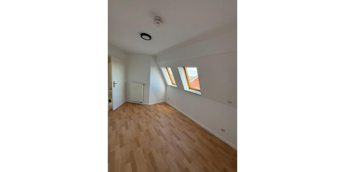 Dachgeschoßwohnung Zwickau Zwickau-West - 2 Zimmer, 35 m&sup2;, 230&euro; | Angebot:25219046