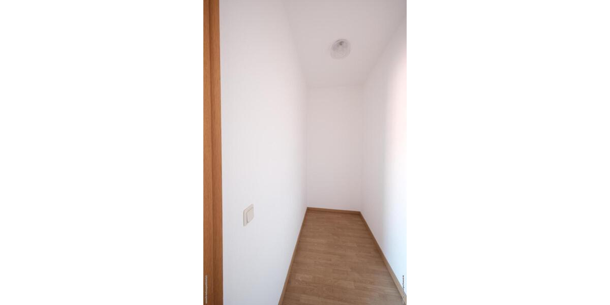Etagenwohnung Werdau - 1 Zimmer, 70 m&sup2;, 325&euro; | Angebot:25790182
