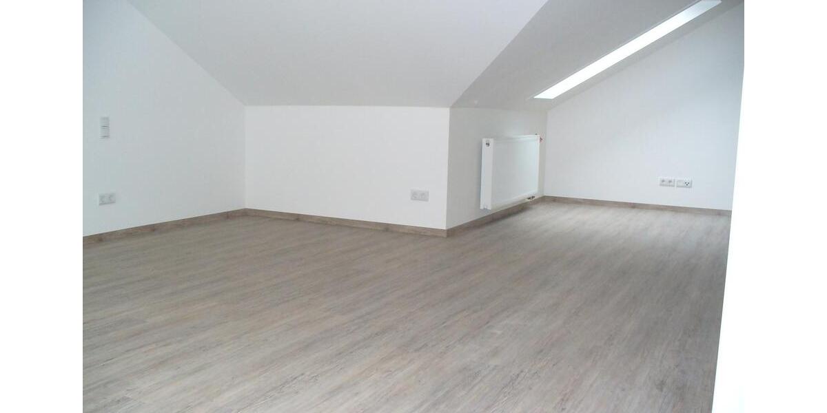 Etagenwohnung Limbach-Oberfrohna Oberfrohna - 3 Zimmer, 178 m&sup2;, 1.080&euro; | Angebot:24393508