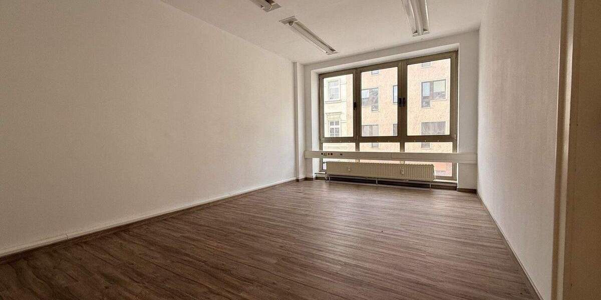 Etagenwohnung Zwickau Innenstadt - 5 Zimmer, 120 m&sup2;, 600&euro; | Angebot:25729285