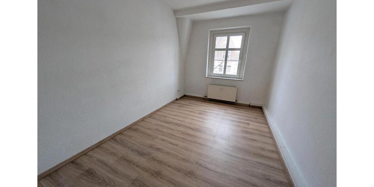Dachgeschoßwohnung Zwickau - 3 Zimmer, 69 m&sup2;, 430&euro; | Angebot:25893369