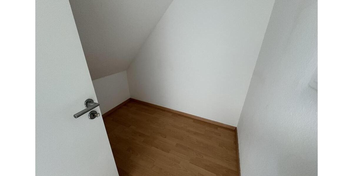 Dachgeschoßwohnung Zwickau Zwickau-Nord - 2 Zimmer, 68 m&sup2;, 420&euro; | Angebot:25255886