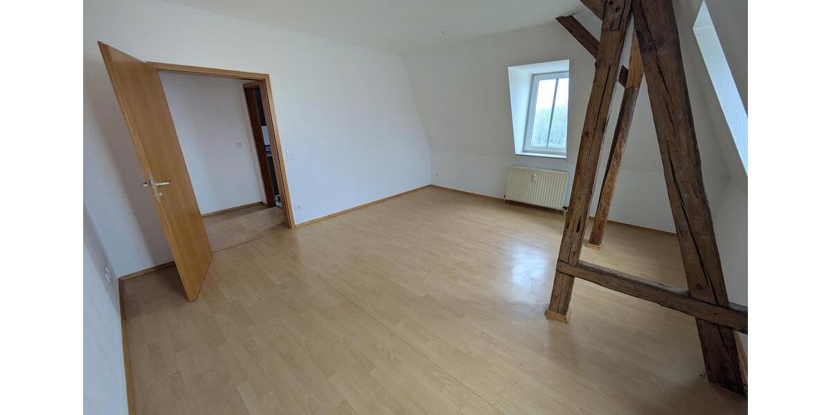 Dachgeschoßwohnung Zwickau - 2 Zimmer, 62 m&sup2;, 330&euro; | Angebot:25945672