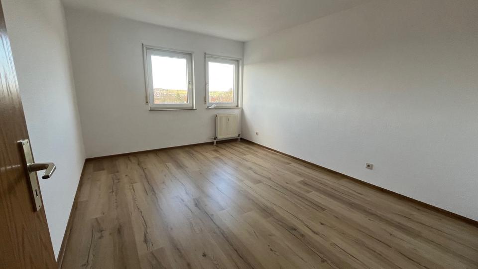 Etagenwohnung Zwickau Auerbach - 3 Zimmer, 80 m&sup2;, 570&euro; | Angebot:25963484