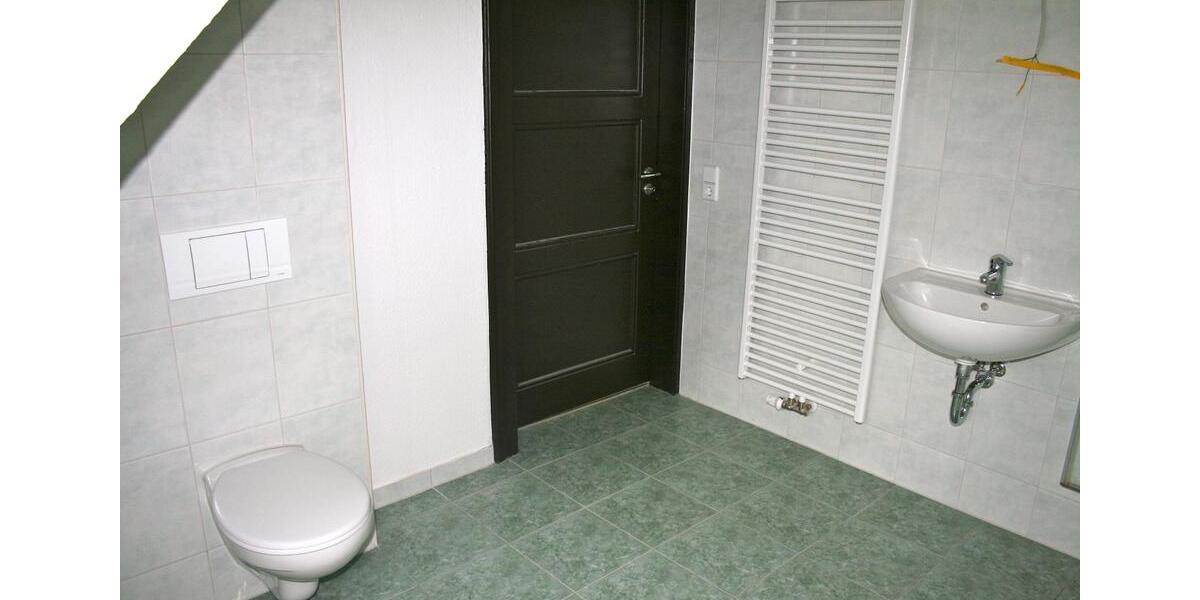 Dachgeschoßwohnung Gornsdorf - 3 Zimmer, 69 m&sup2;, 410&euro; | Angebot:20774563