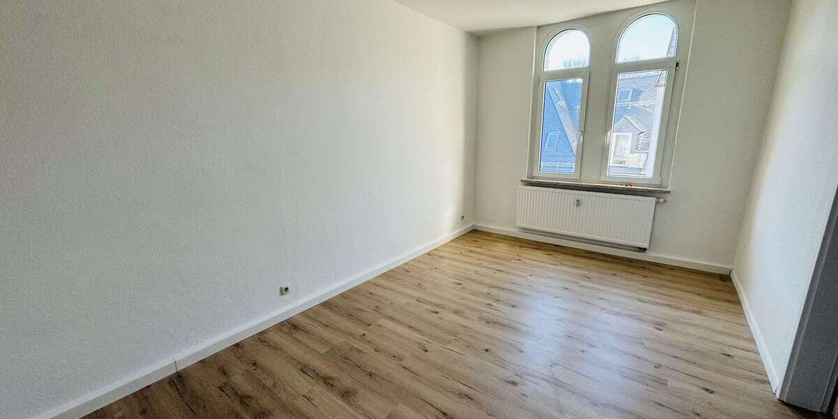 Etagenwohnung Limbach-Oberfrohna Oberfrohna - 2 Zimmer, 59 m&sup2;, 325&euro; | Angebot:25926692