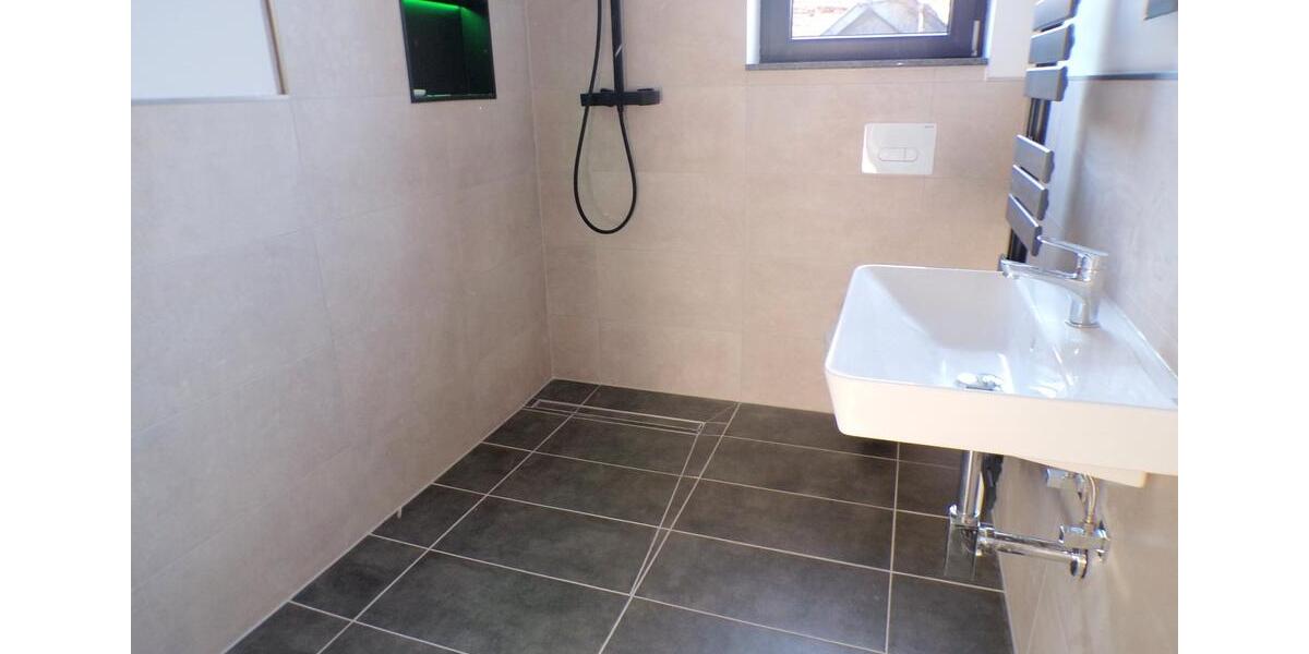 Etagenwohnung Zwickau - 2 Zimmer, 60 m&sup2;, 350&euro; | Angebot:24622144