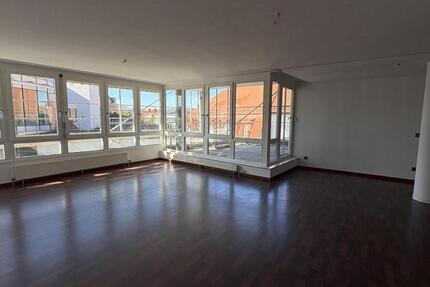 Wohnung Zwickau - 4 Zimmer, 124 m&sup2;, 860&euro; | Angebot:25547266