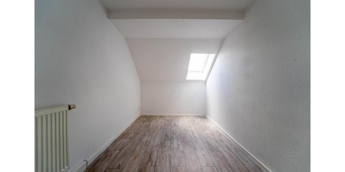 Dachgeschoßwohnung Limbach-Oberfrohna Oberfrohna - 4 Zimmer, 91 m&sup2;, 546&euro; | Angebot:25053007