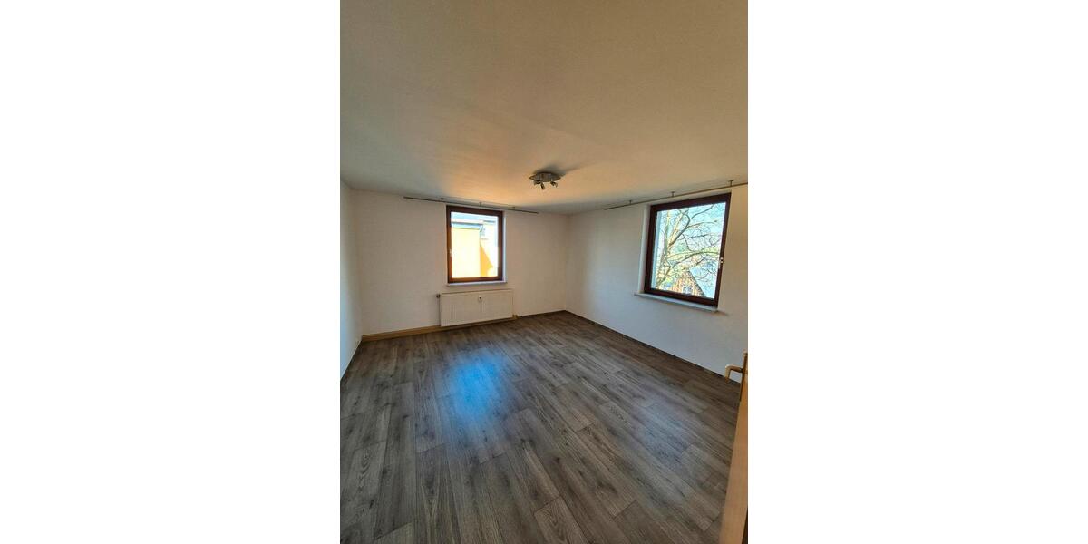 Etagenwohnung Aue-Bad Schlema Bad Schlema - 4 Zimmer, 103 m&sup2;, 600&euro; | Angebot:25839930