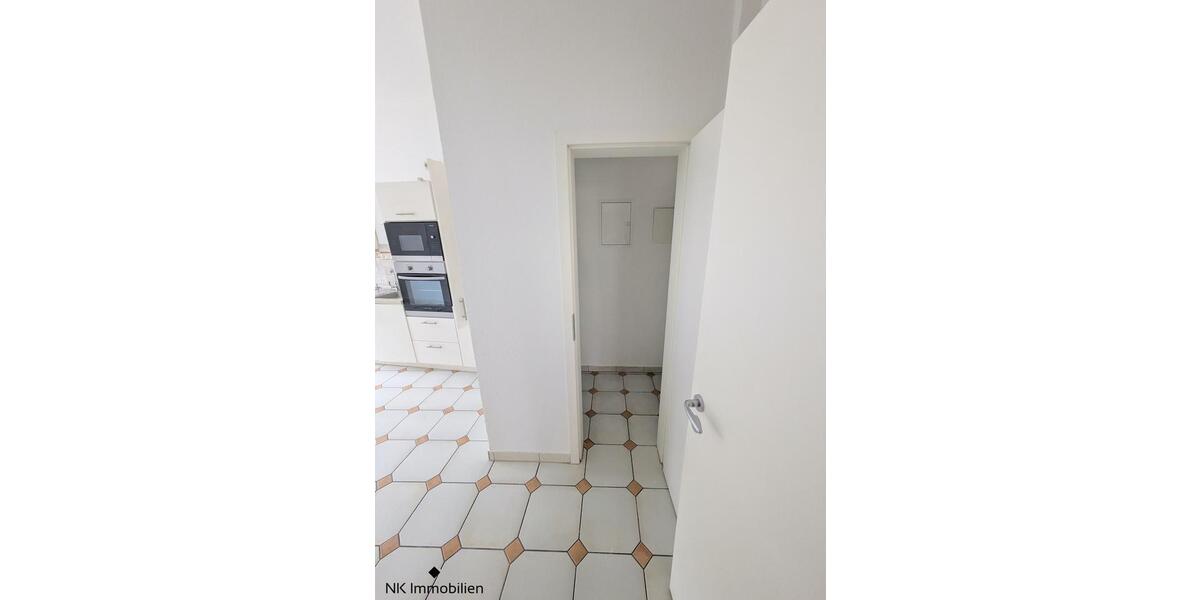 Etagenwohnung Zwickau - 8 Zimmer, 222 m&sup2;, 1.350&euro; | Angebot:25945632