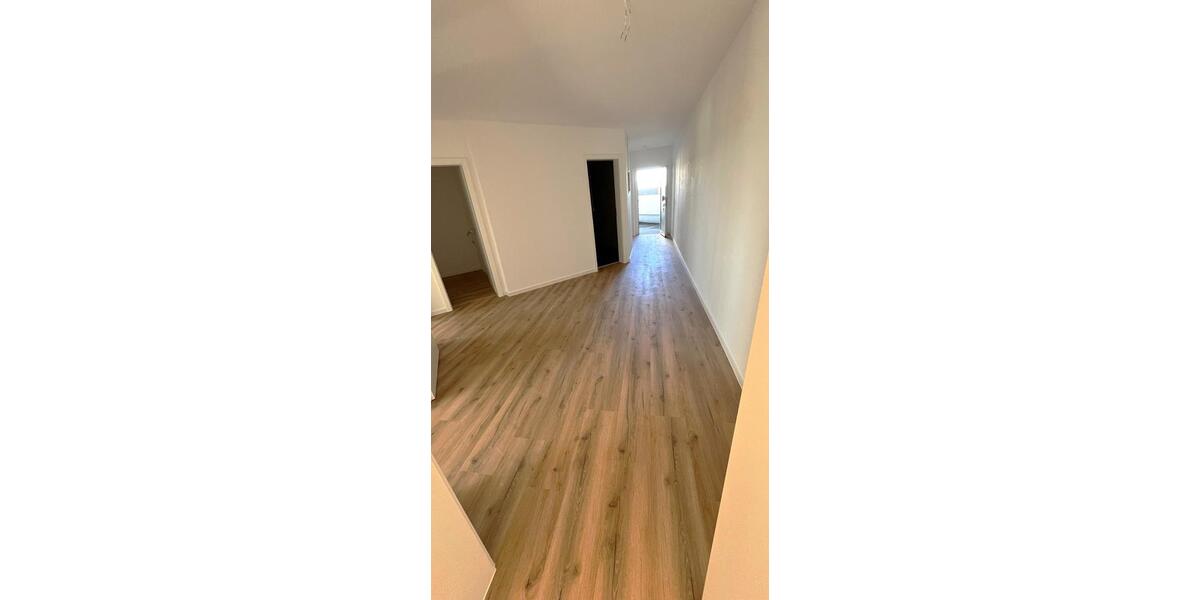 Dachgeschoßwohnung Reichenbach im Vogtland - 3 Zimmer, 77 m&sup2;, 464&euro; | Angebot:25056006